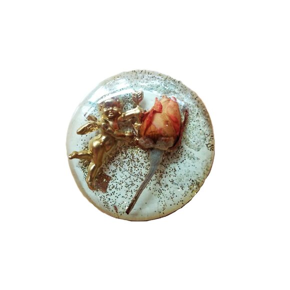Vintage Angel Cherub Brooch Dried Rose Flower Embedded Resin Handmade Kitschy - Picture 1 of 10
